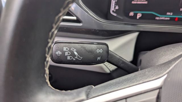 Used 2022 Volkswagen Taos SEL w/ Panoramic Sunroof Package image 27