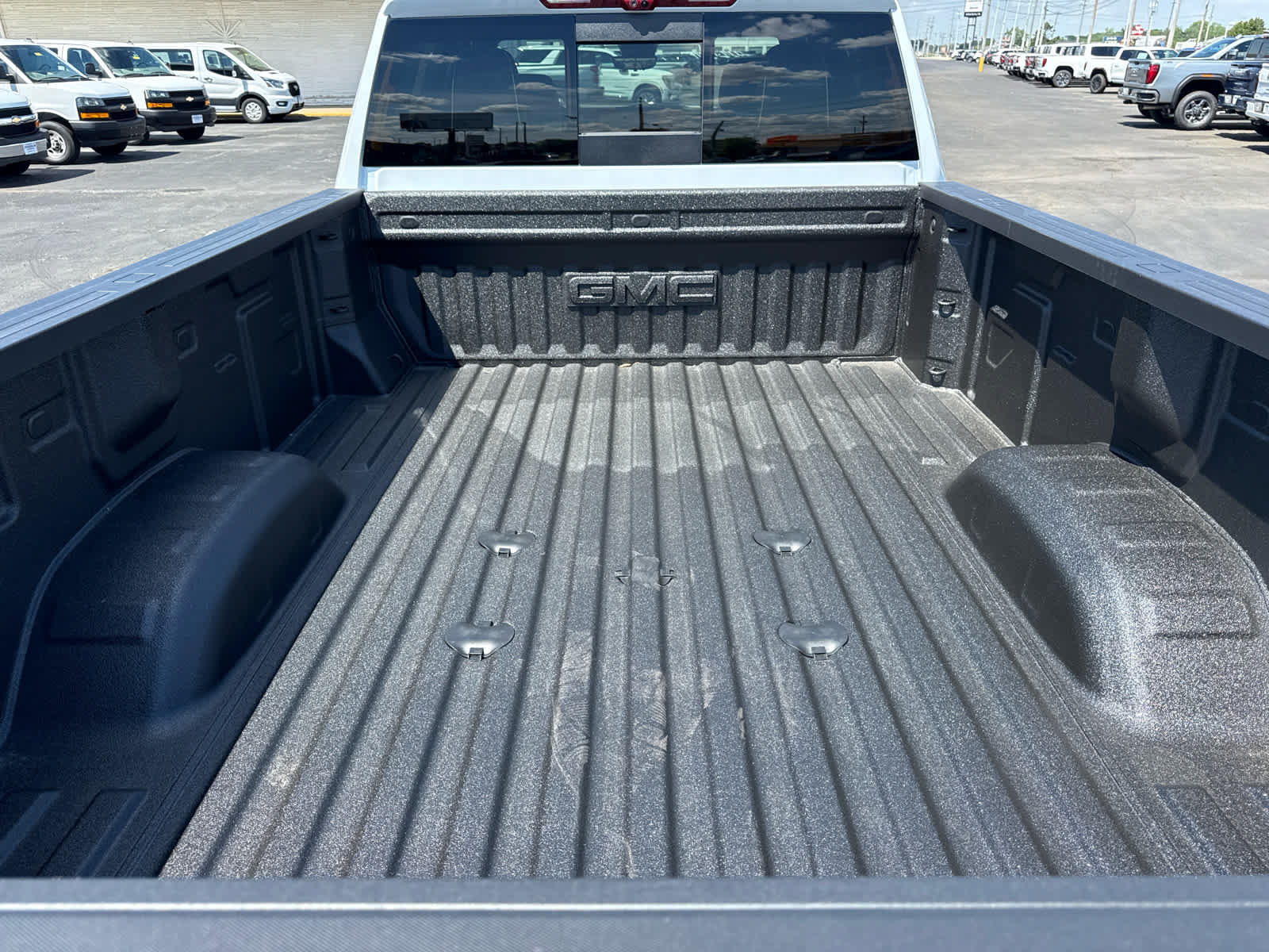 New 2026 GMC Sierra 3500 Denali Ultimate w/ LPO, Black Badging Package AWD/4WD image 24