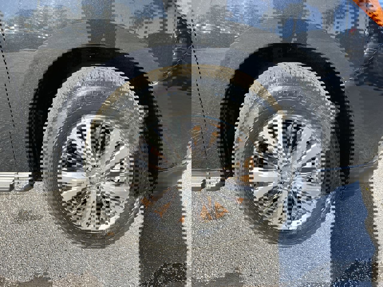 Used 2020 Nissan Pathfinder SV image 13