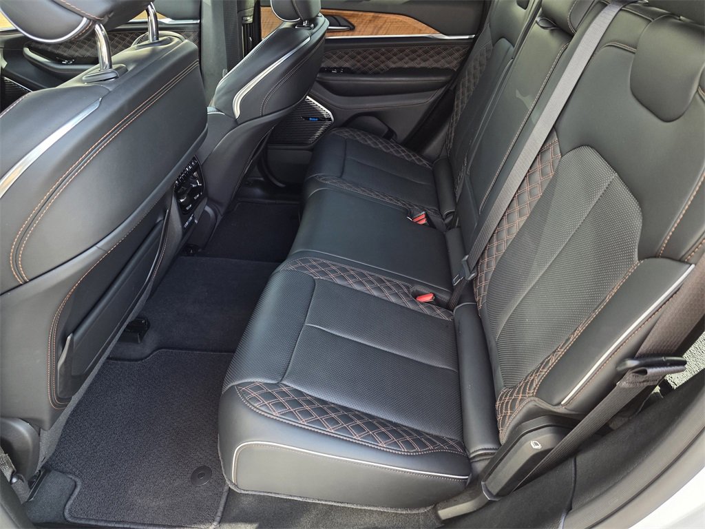 Used 2023 Jeep Grand Cherokee Summit image 16