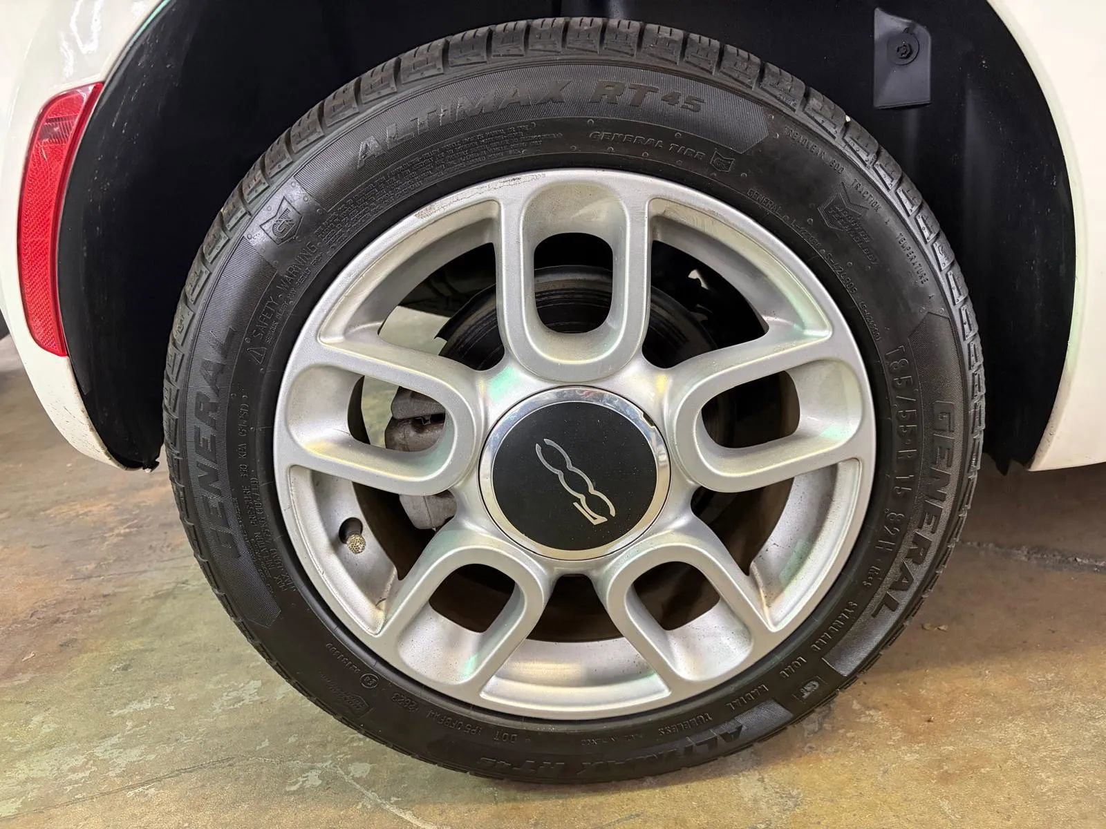 Used 2012 FIAT 500 Lounge w/ Pink Ribbon Special Edition image 29