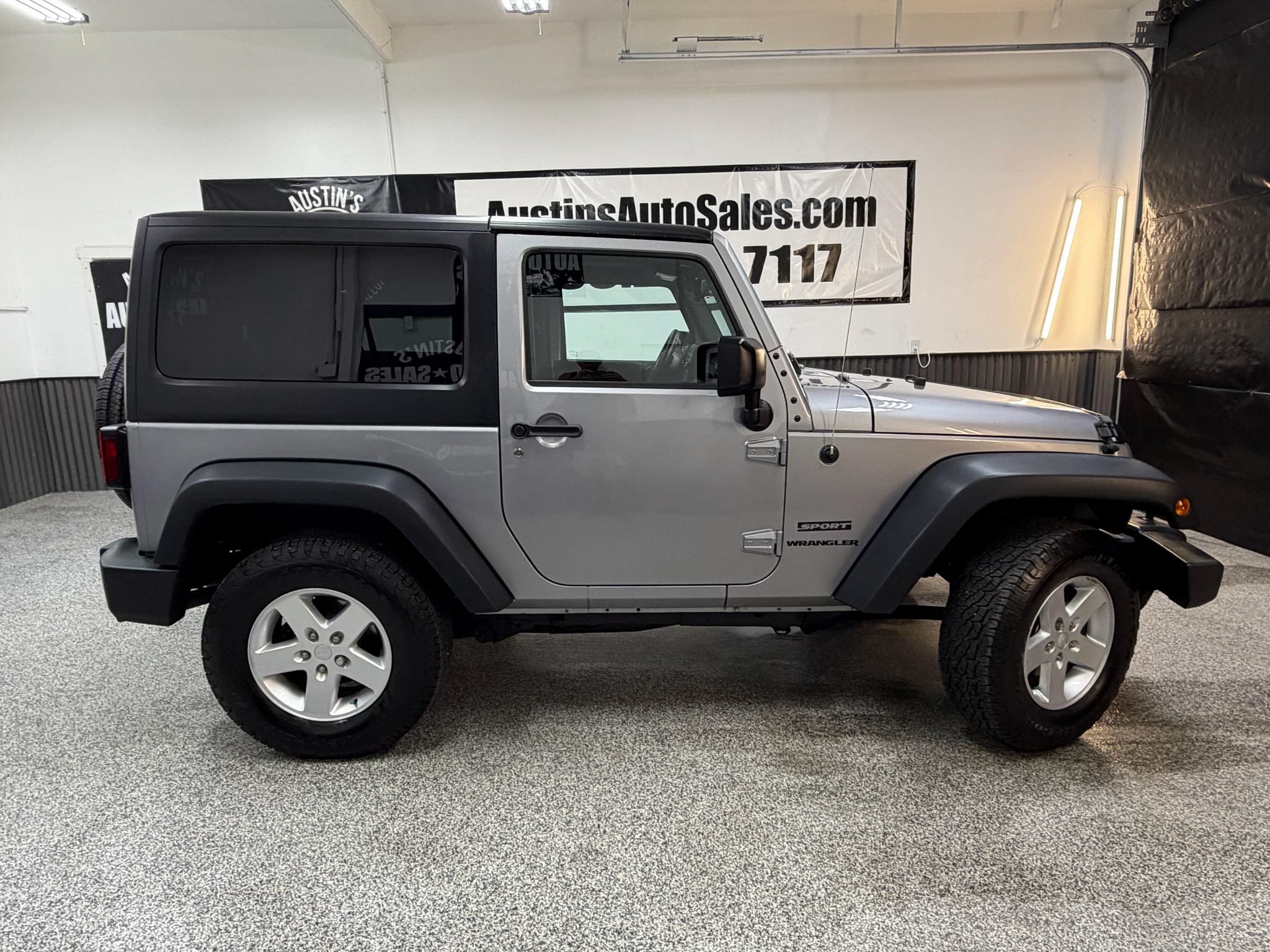 Used 2017 Jeep Wrangler Sport w/ Quick Order Package 24S AWD/4WD image 2