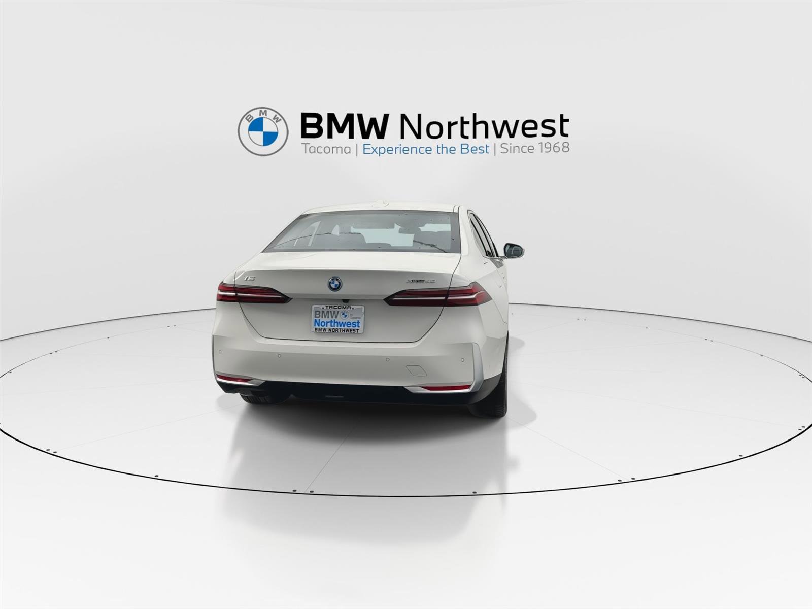 New 2026 BMW i5 eDrive40 AWD/4WD image 2
