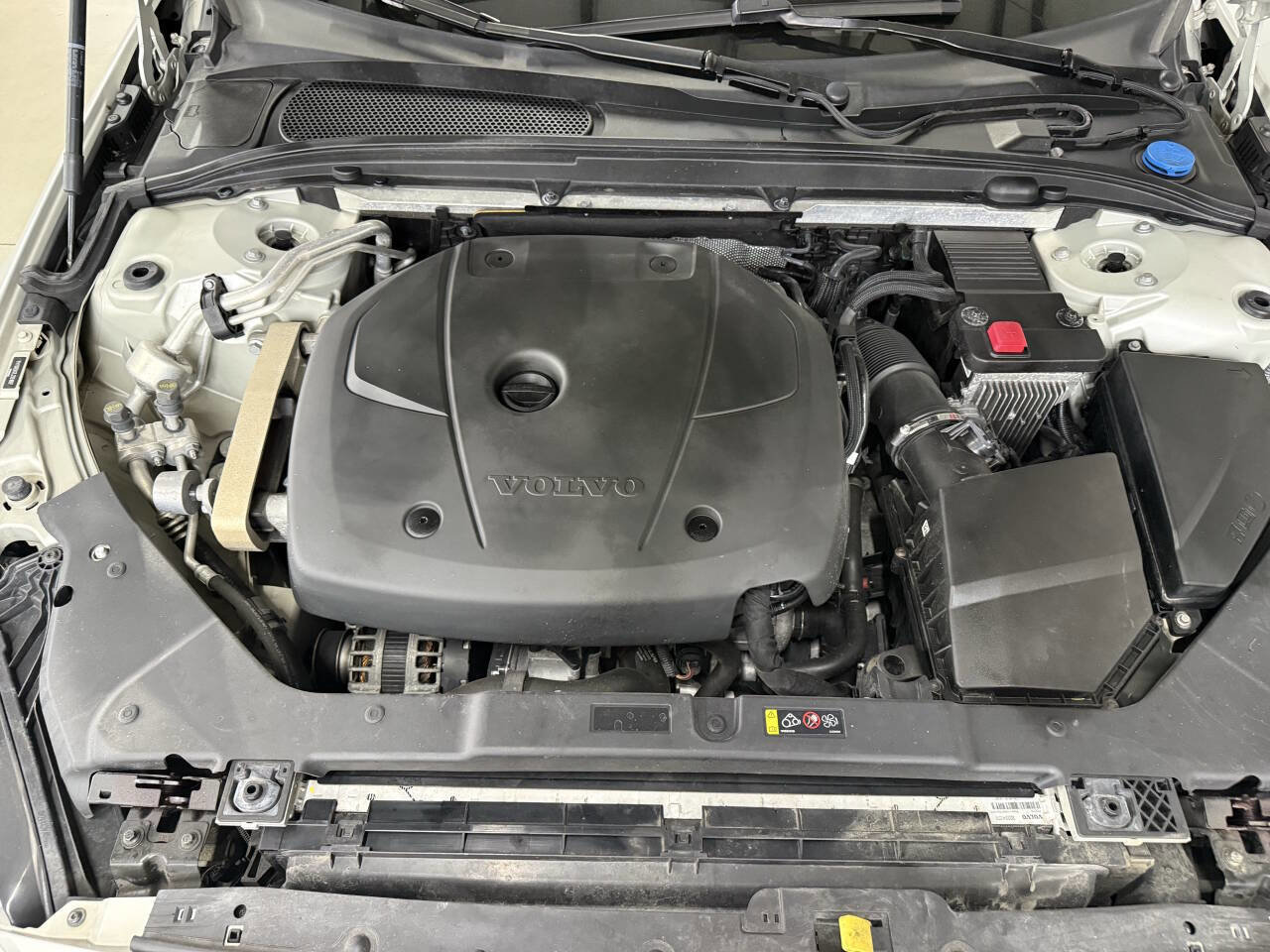 Used 2020 Volvo V60 T5 Momentum image 8