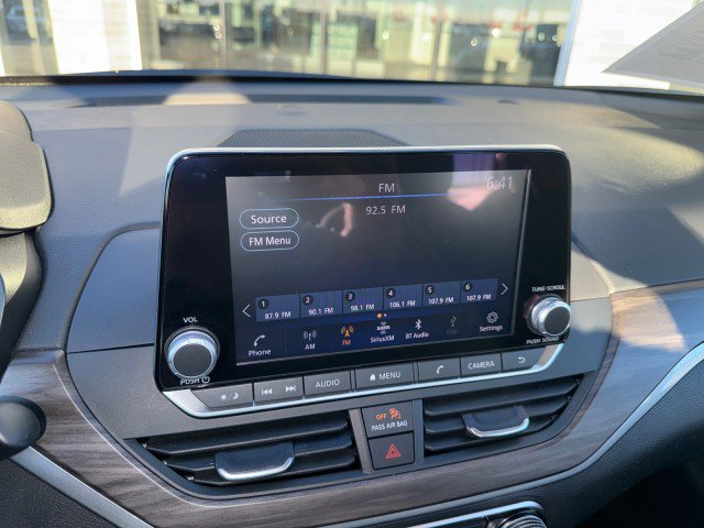 Used 2025 Nissan Altima 2.5 SV image 13