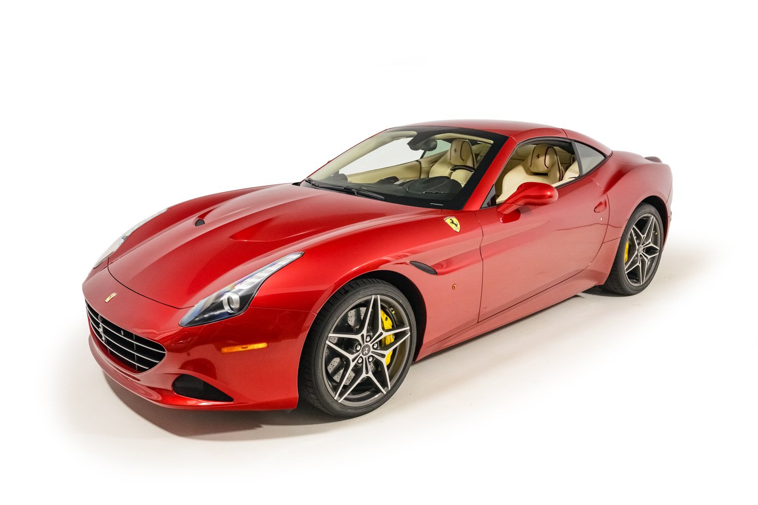 Used 2015 Ferrari California T RWD image 2
