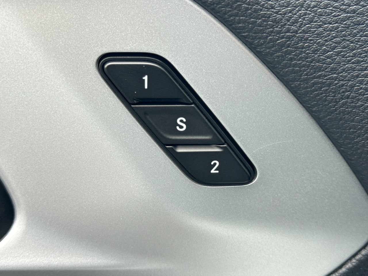 Used 2026 Chrysler Pacifica Select FWD image 18