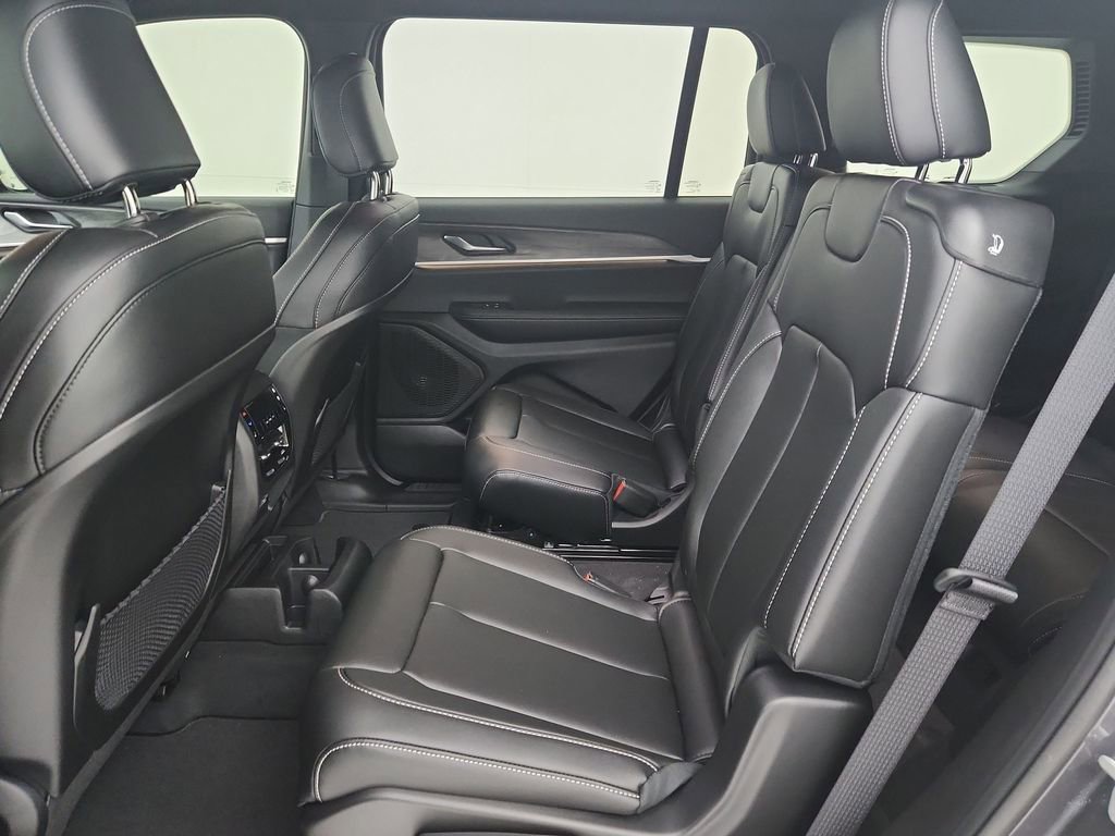 New 2025 Jeep Grand Cherokee L Limited w/ Black Appearance Package image 31