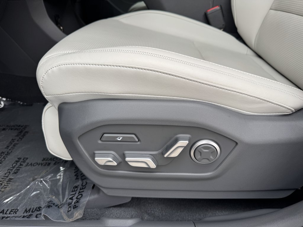 Used 2024 Hyundai Santa Fe Calligraphy FWD image 32