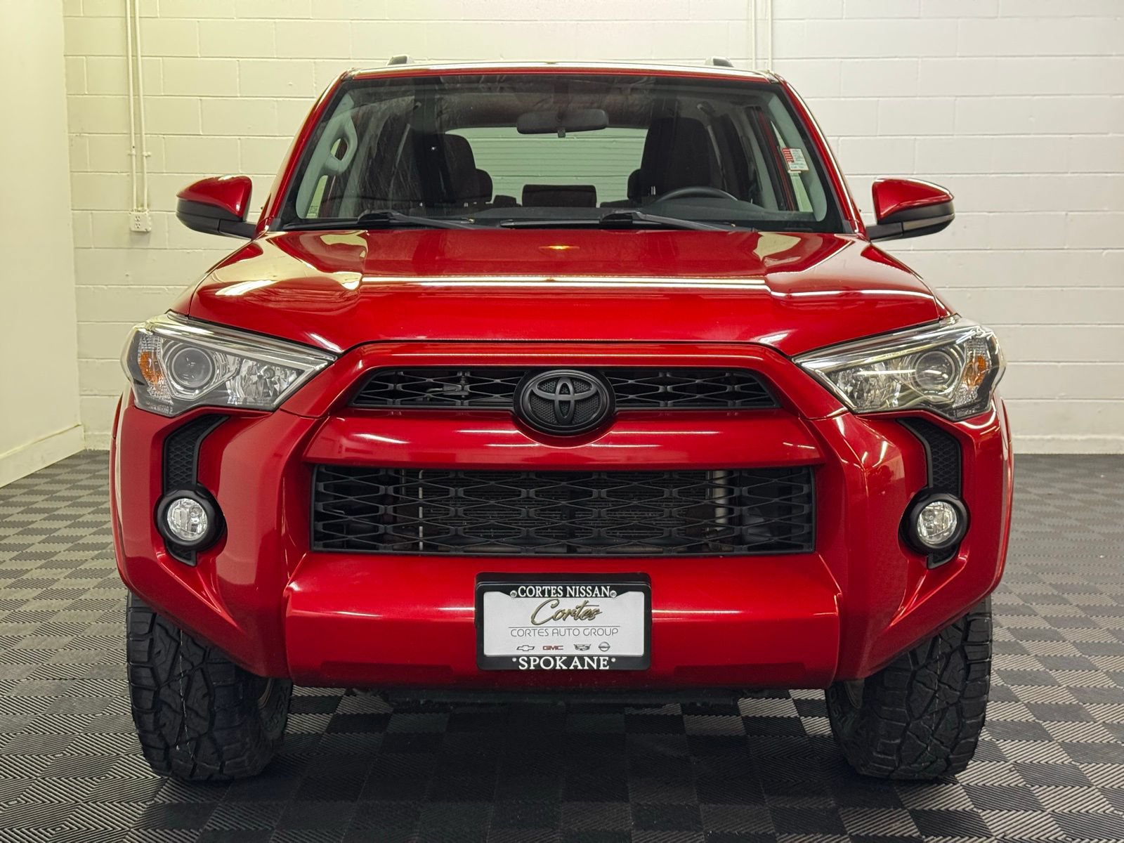Used 2018 Toyota 4Runner SR5 AWD/4WD image 5