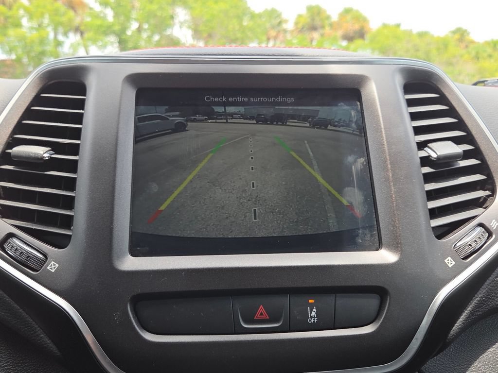 Used 2022 Jeep Cherokee Trailhawk AWD/4WD image 36