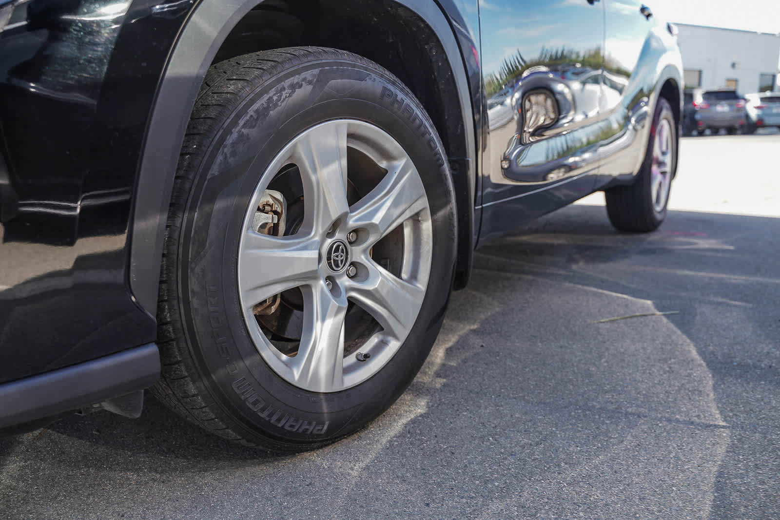 Used 2021 Toyota Highlander L image 2