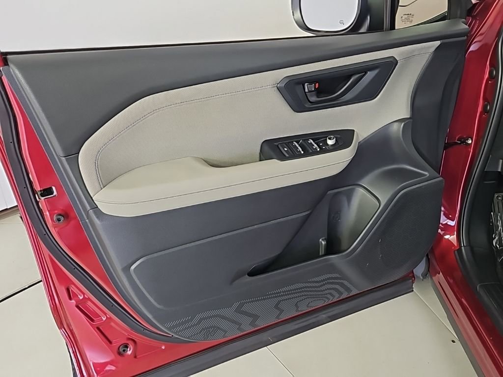 Used 2025 Subaru Forester Premium AWD/4WD image 11