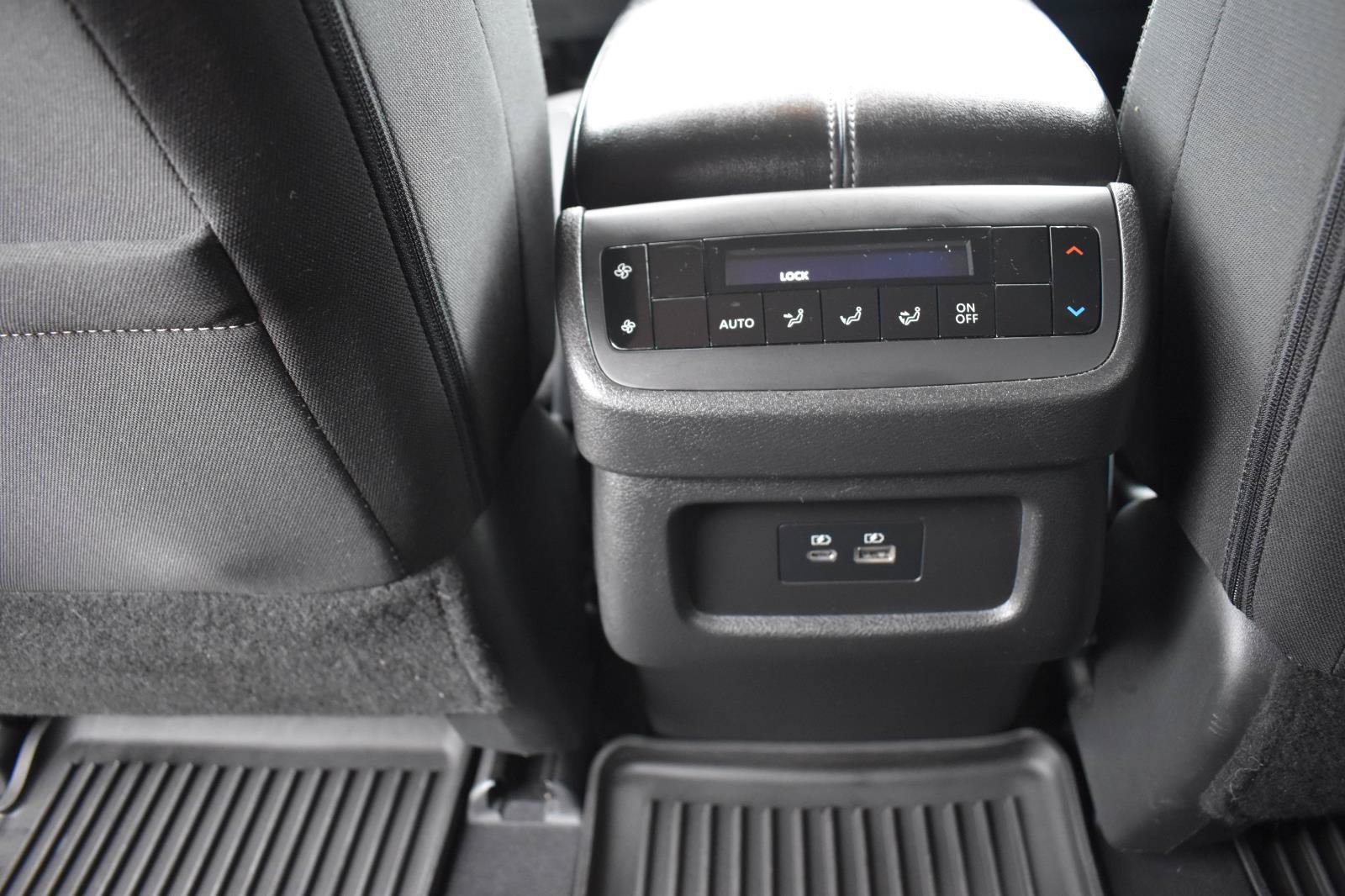 Used 2024 Nissan Pathfinder SV FWD image 48