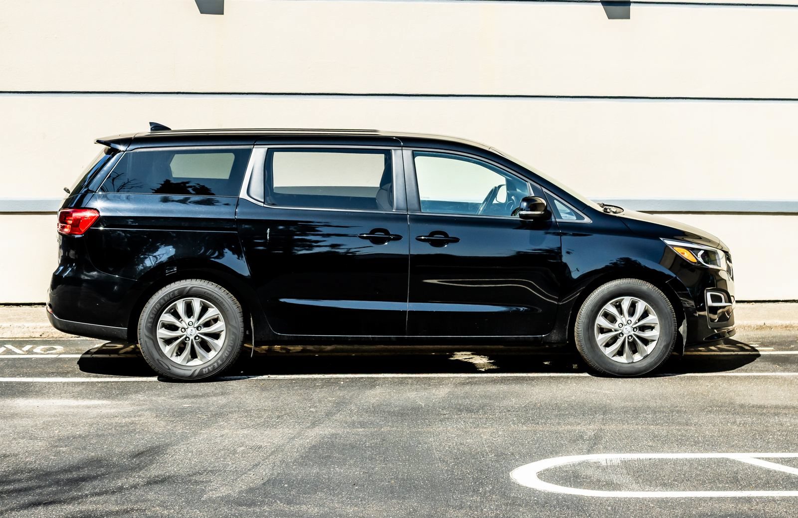 Used 2020 Kia Sedona LX FWD image 9