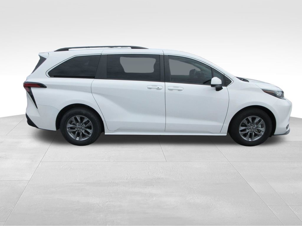 Used 2022 Toyota Sienna LE FWD image 6