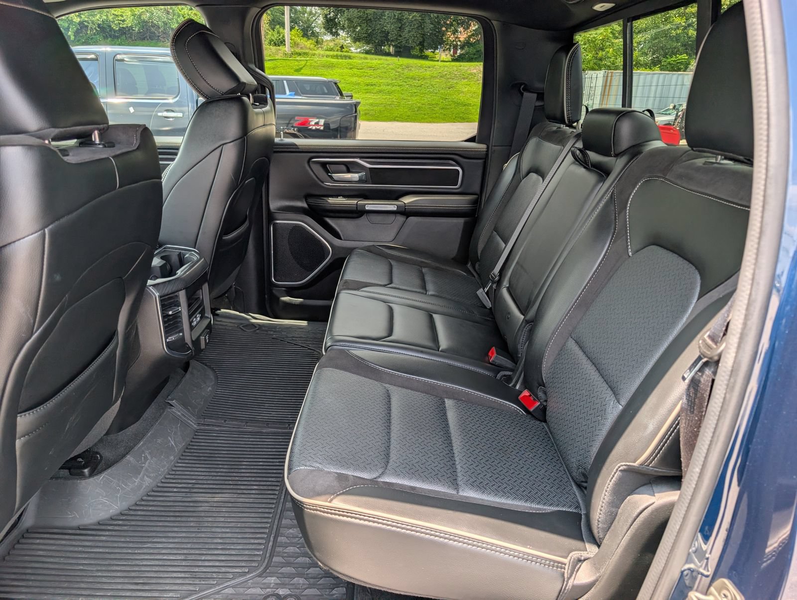 Used 2023 RAM 1500 Laramie AWD/4WD image 15