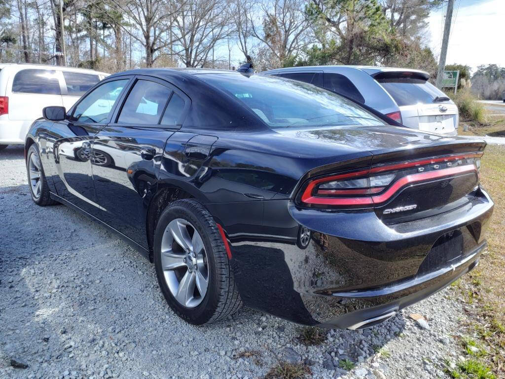 Used 2016 Dodge Charger SXT RWD image 3