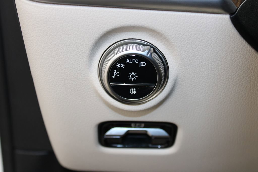 Used 2025 Mercedes-Benz C 300 4MATIC Sedan image 19