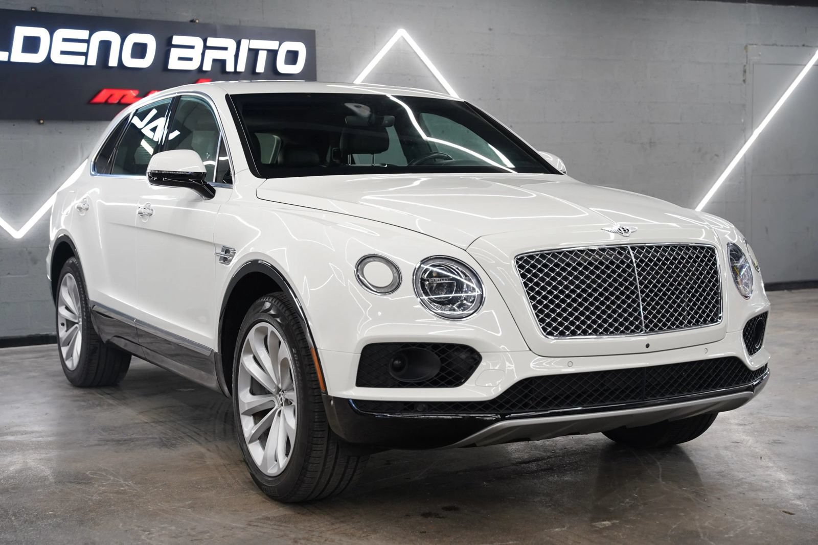Used 2018 Bentley Bentayga Onyx Edition AWD/4WD image 9
