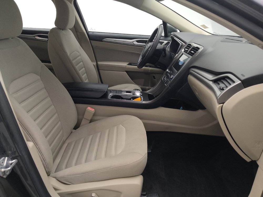 Used 2019 Ford Fusion SE FWD image 21