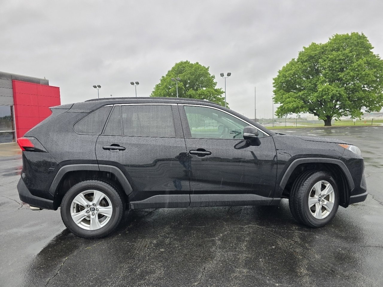 Certified 2021 Toyota RAV4 XLE w/ Convenience Package AWD/4WD image 16