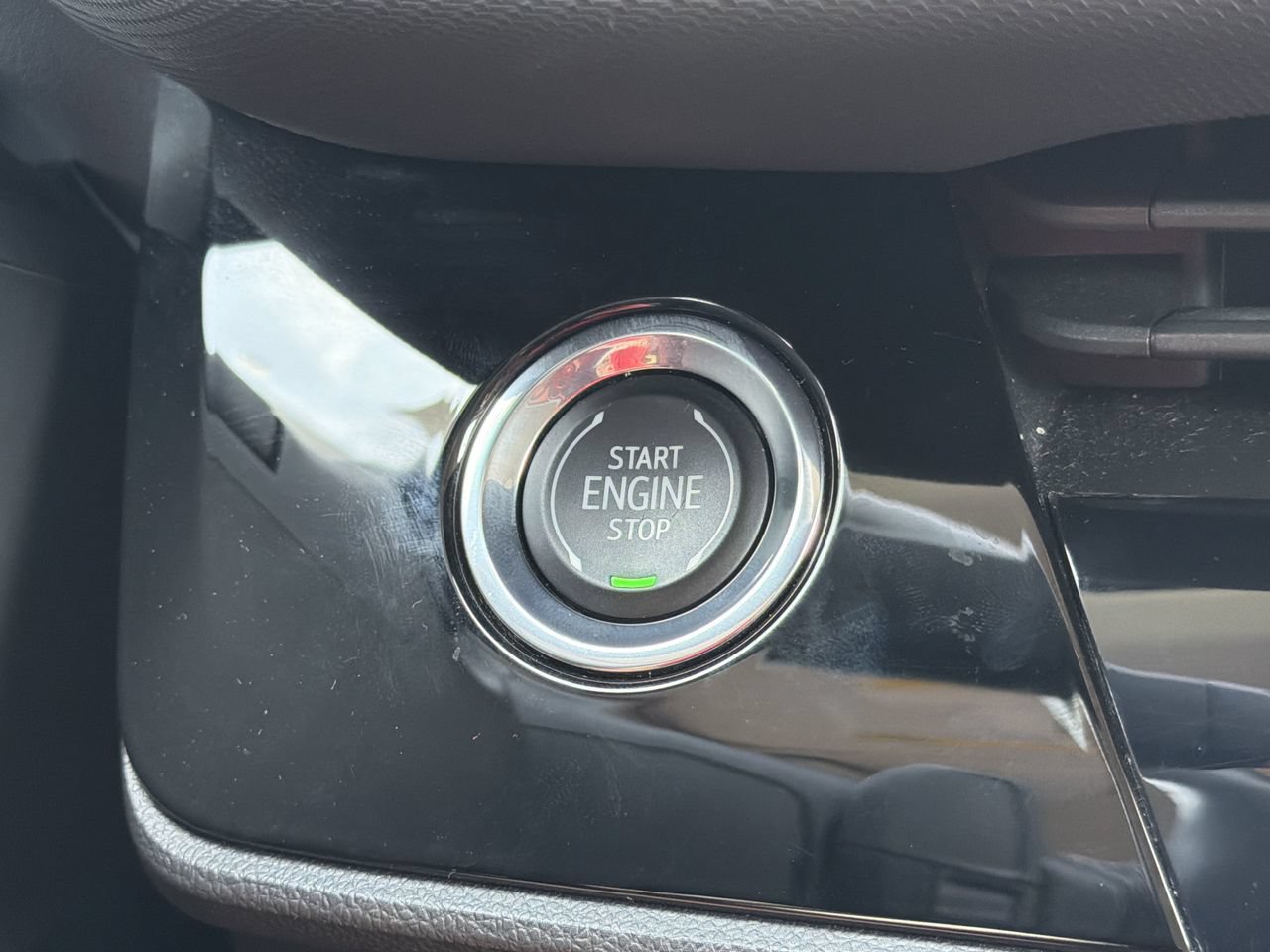 Used 2025 Buick Envision Preferred AWD/4WD image 9