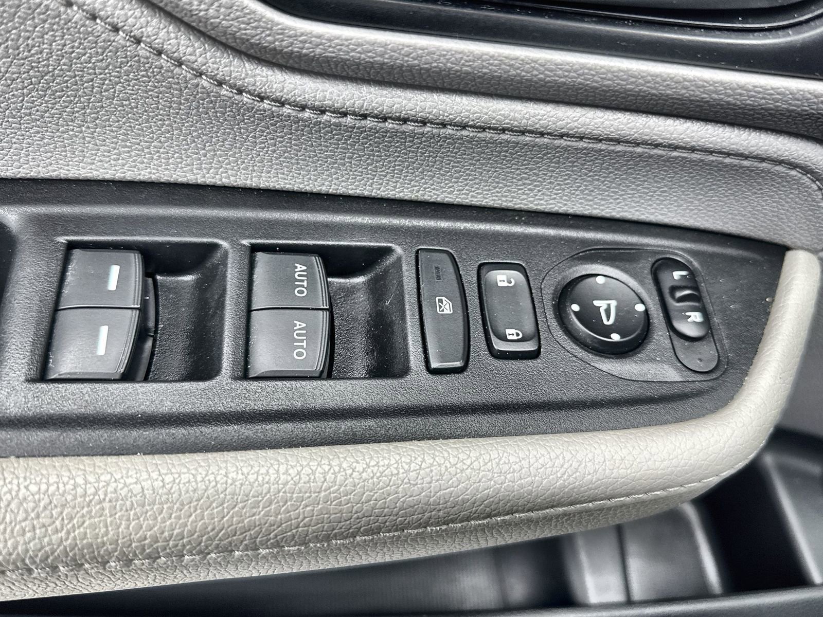 Used 2018 Honda Odyssey LX image 18