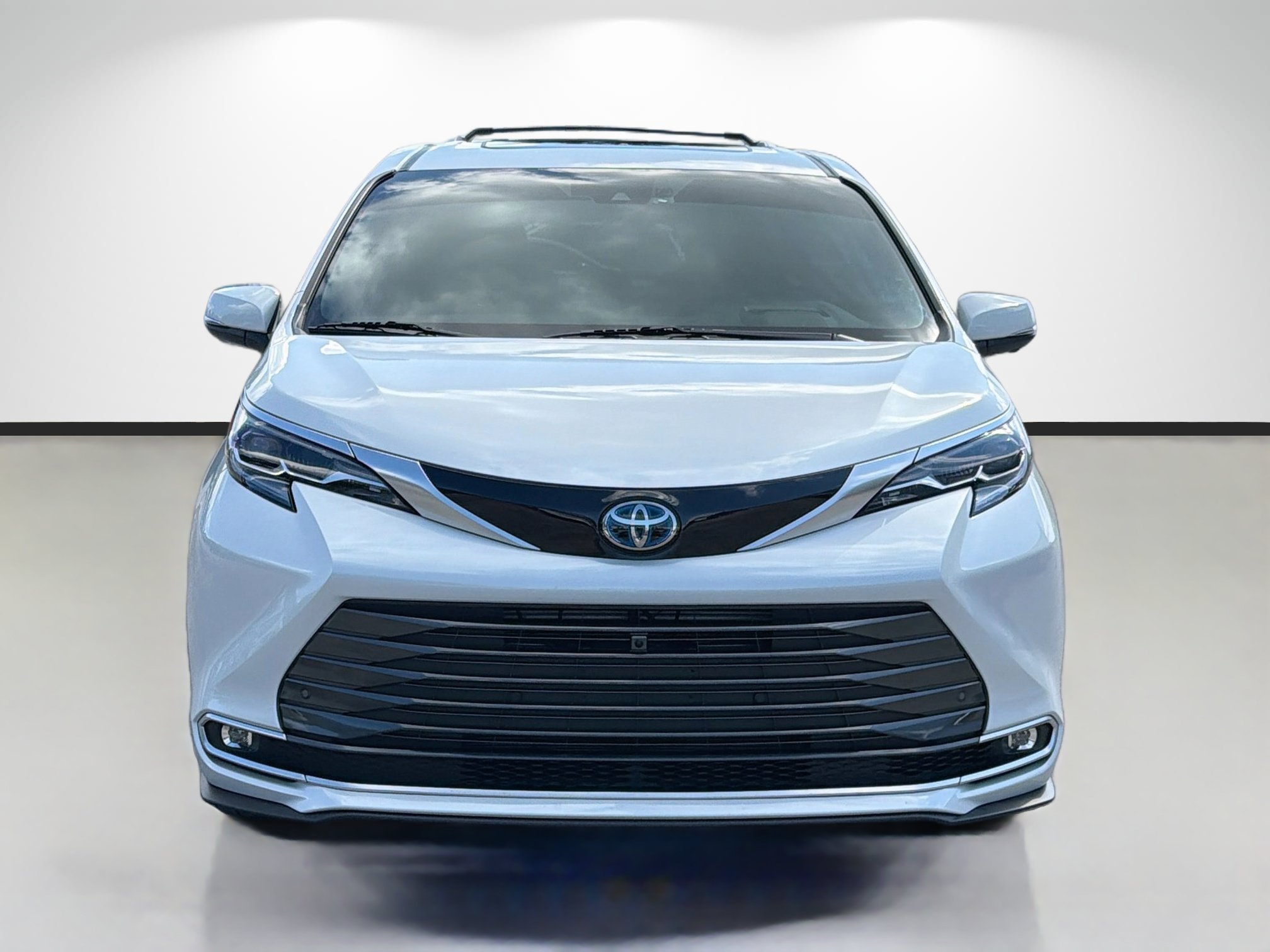 Used 2025 Toyota Sienna Platinum AWD/4WD image 8