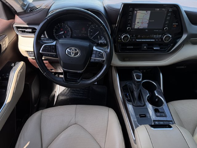 Used 2020 Toyota Highlander Limited FWD image 11