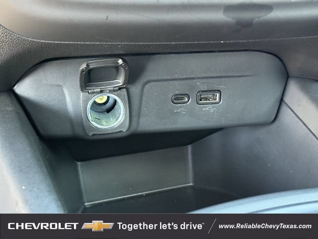 Used 2025 Chevrolet Trax RS w/ Sunroof Package FWD image 21