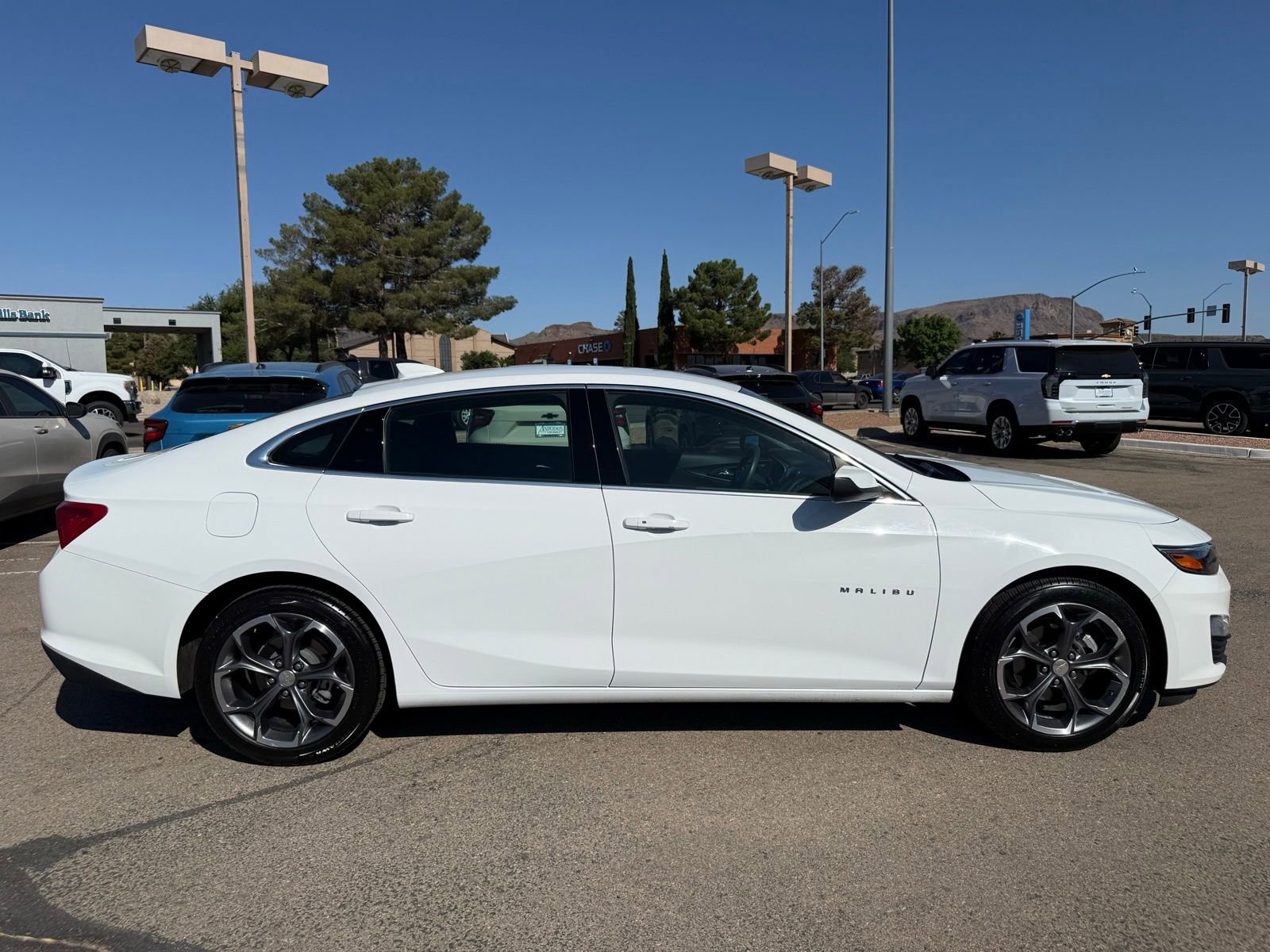 Used 2024 Chevrolet Malibu LT FWD image 4