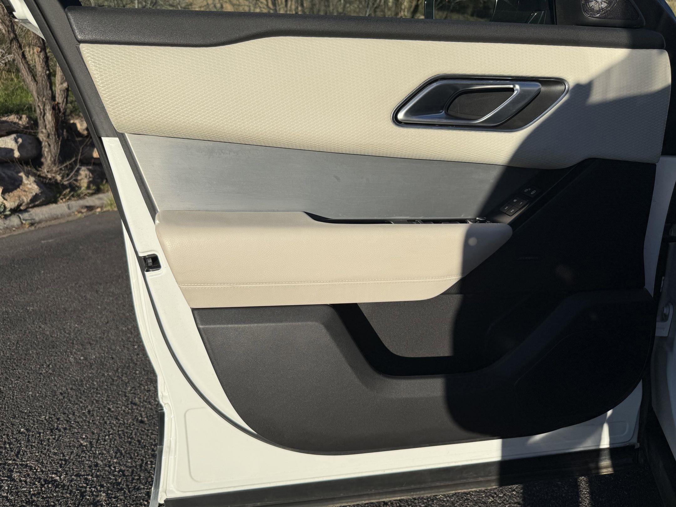 Used 2020 Land Rover Range Rover Velar R-Dynamic S image 21