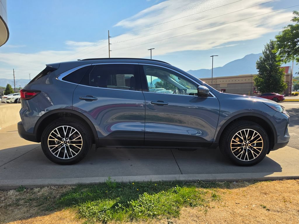 Used 2024 Ford Escape SE w/ PHEV Premium Package FWD image 4
