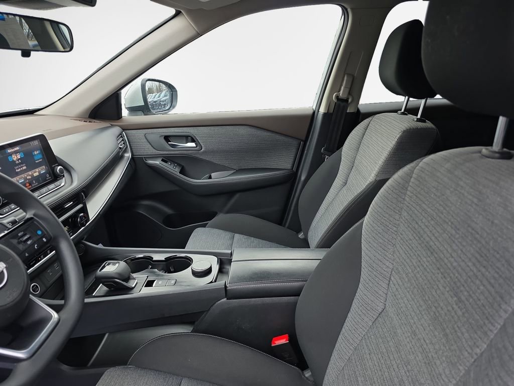 Used 2023 Nissan Rogue SV image 12