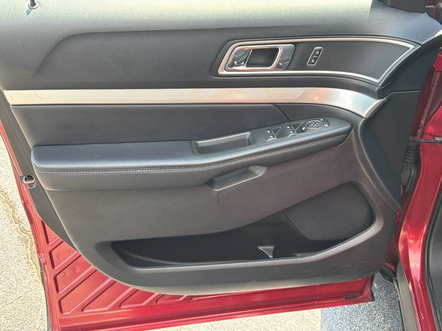 Used 2016 Ford Explorer XLT w/ Equipment Group 202A FWD image 12