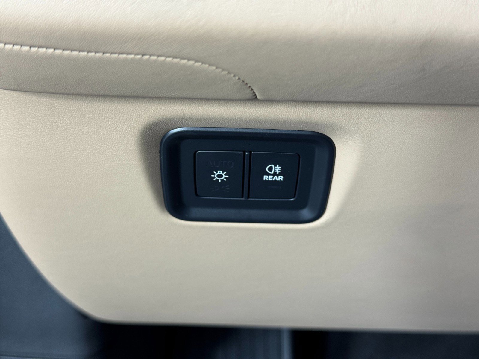 Used 2024 Porsche Cayenne S image 19