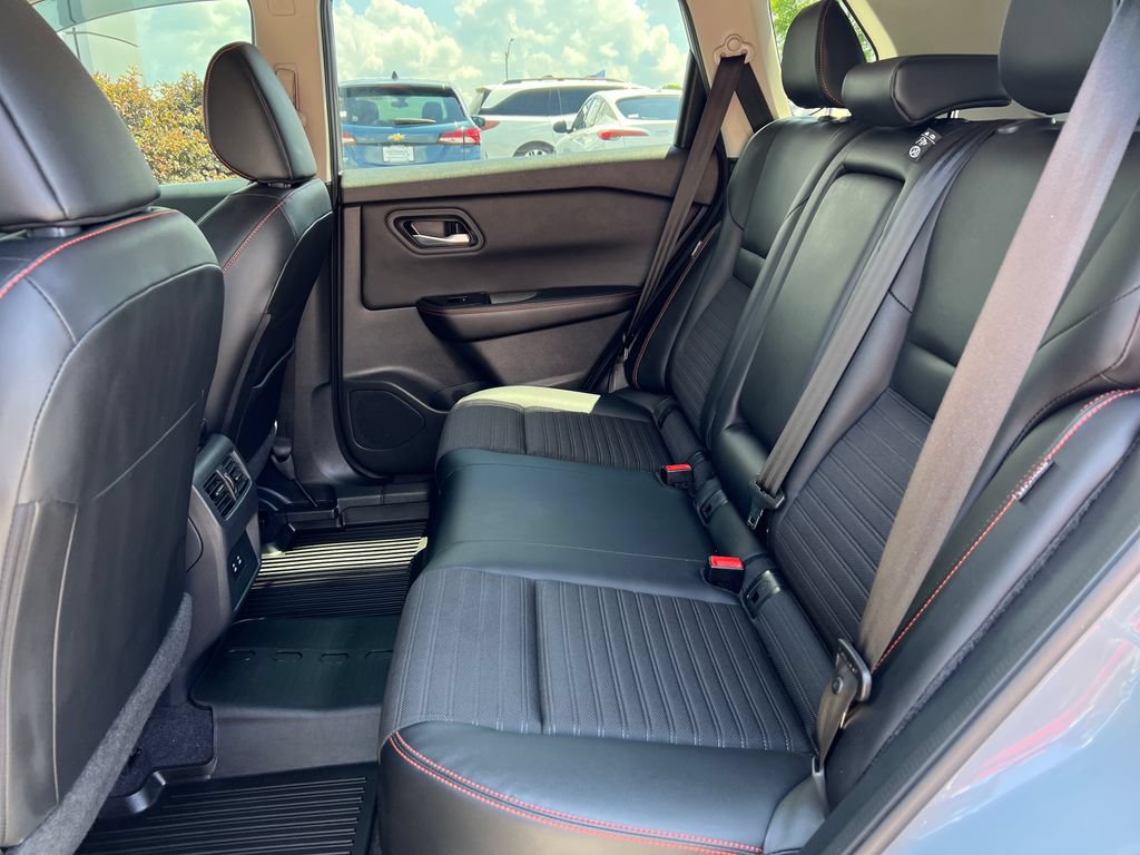 Used 2025 Nissan Rogue SV AWD/4WD image 14