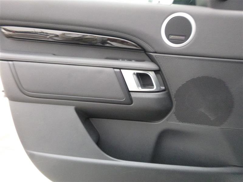 Used 2024 Land Rover Discovery S image 19