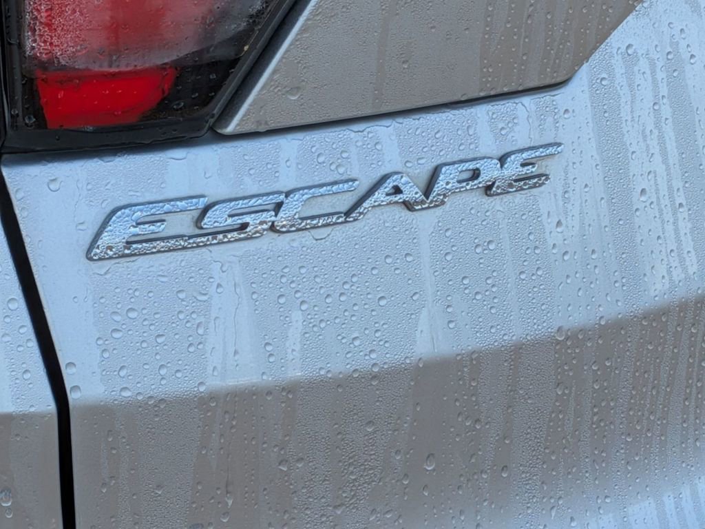 Used 2017 Ford Escape SE w/ Equipment Group 201A image 11