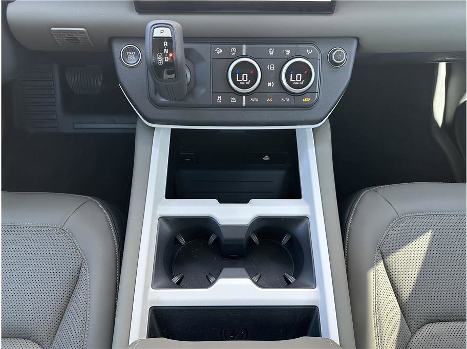 Used 2025 Land Rover Defender 90 S image 23