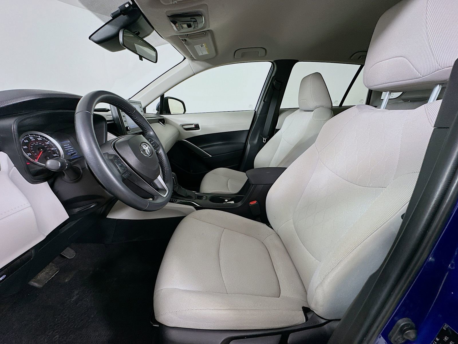 Used 2022 Toyota Corolla Cross LE AWD/4WD image 31