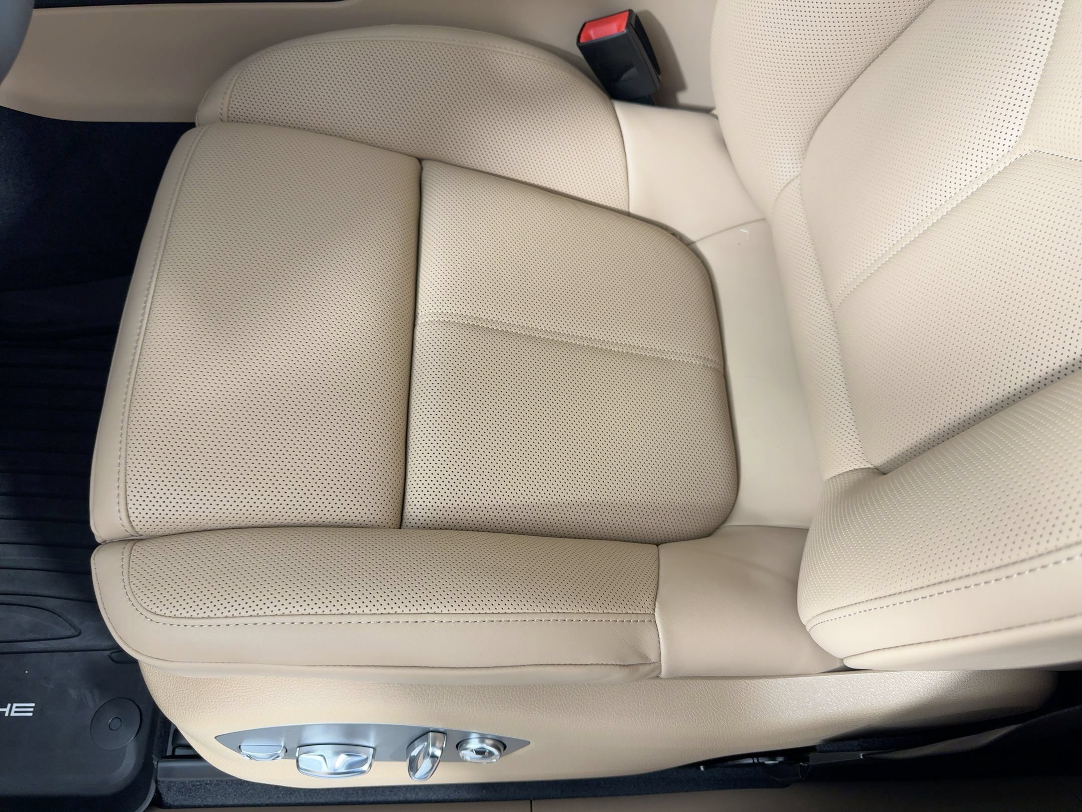 Certified 2026 Porsche Macan S AWD/4WD image 14