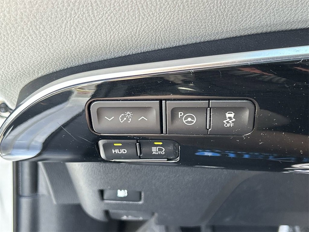 Used 2019 Toyota Prius Limited image 24