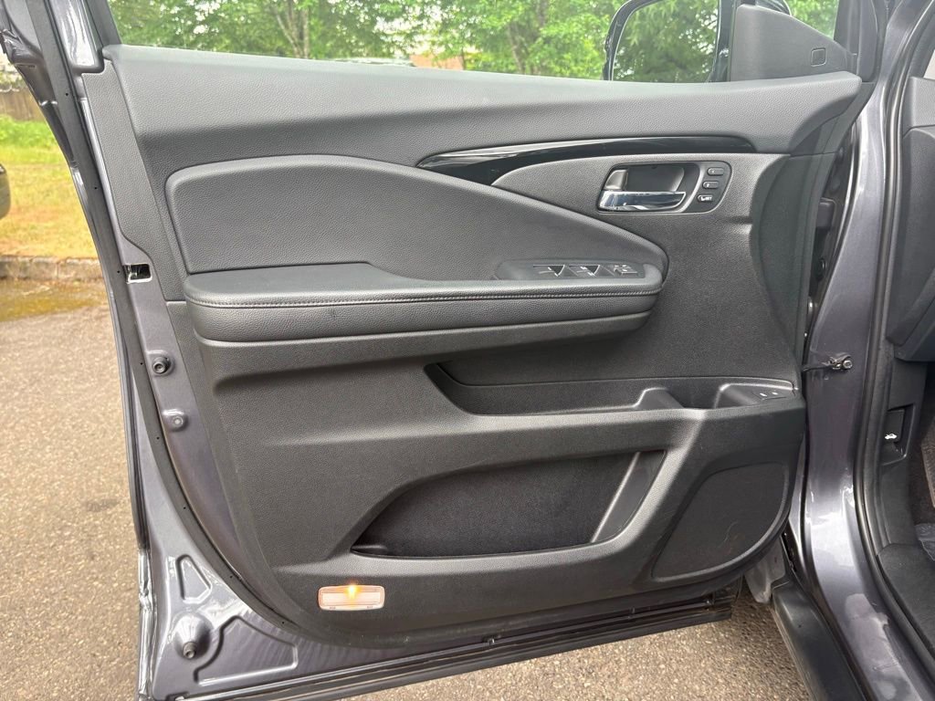Used 2020 Honda Pilot Touring image 10