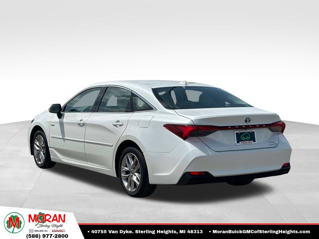 Used 2021 Toyota Avalon XLE FWD image 3