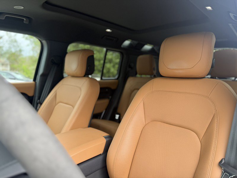 Used 2024 Land Rover Defender 110 V8 image 13