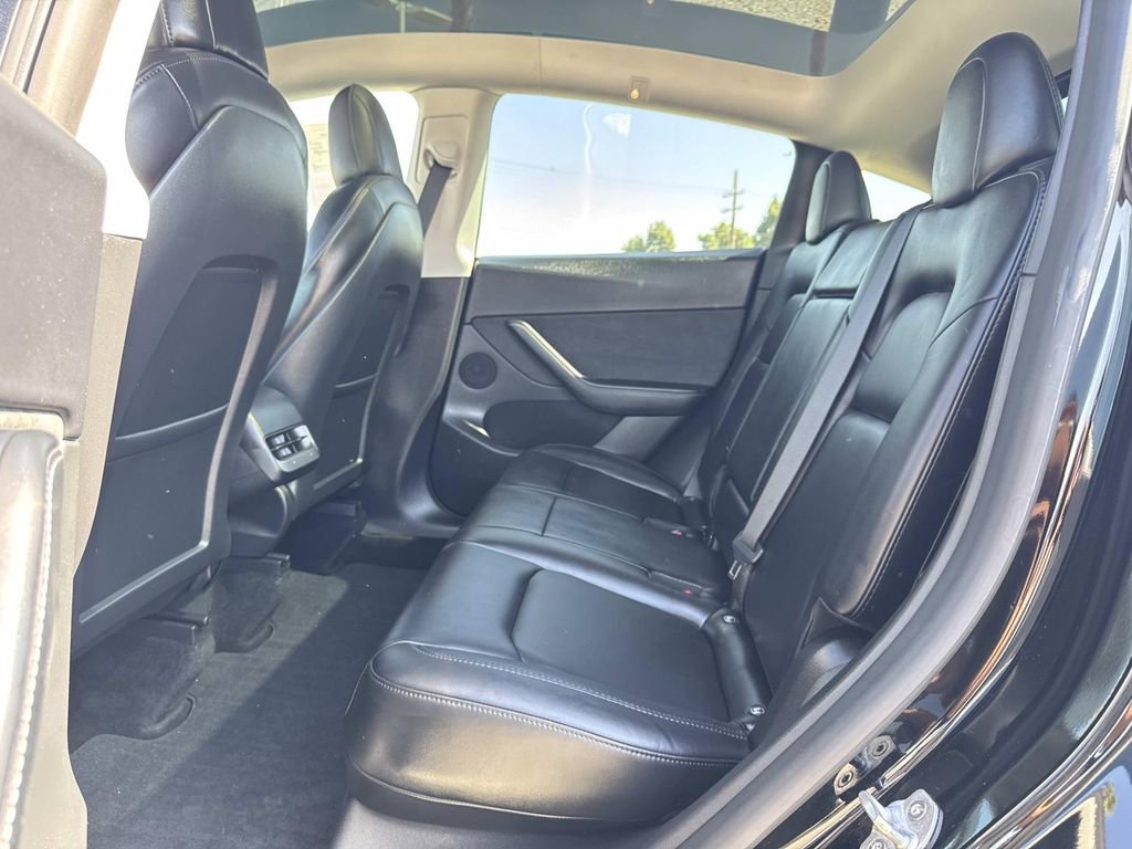 Used 2022 Tesla Model Y Long Range image 23