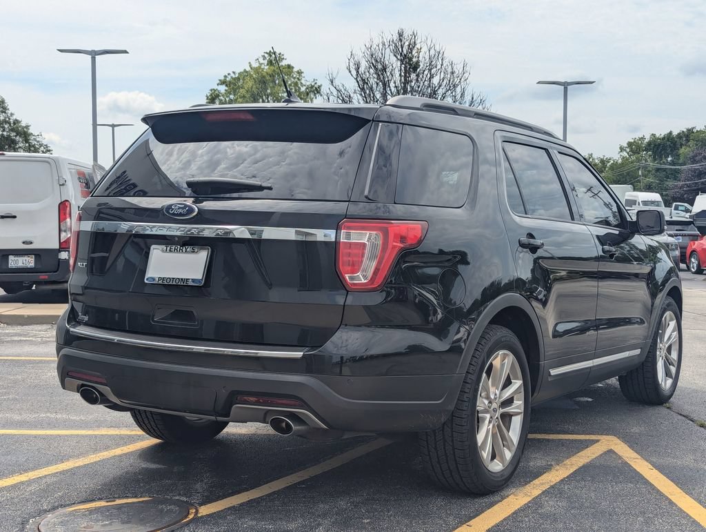 Used 2018 Ford Explorer XLT w/ Equipment Group 202A FWD image 3