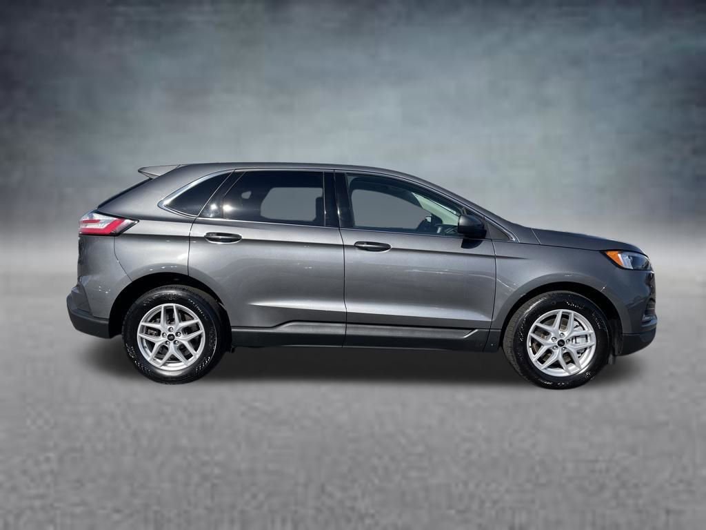 Used 2024 Ford Edge SEL image 4